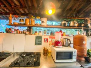 Hospedagem intimista com banheira, rio e acesso privativo em Veadeiros