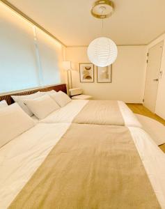 연남동,경의선숲길,홍대입구2번출구,올리브영,연세대,세브란스병원,2룸3베드,Ak홍대쇼핑,짐보관