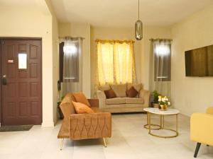 Casa Amarilla St Michael