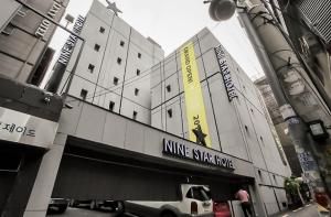 Nine Star Hotel - Motely, Soul