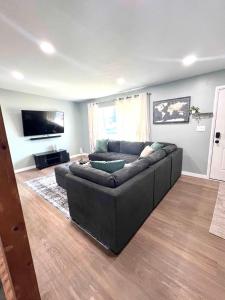 Park Home- Parkside Haven for Families & Pets