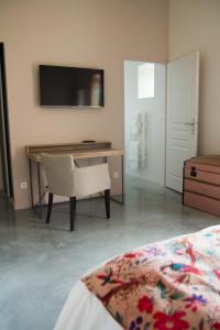Maisons d'hotes Les Hauts De Chalonne : Chambre Double - Vue sur Jardin