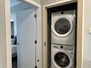 Bright & Airy 1 BDRM Private Apt