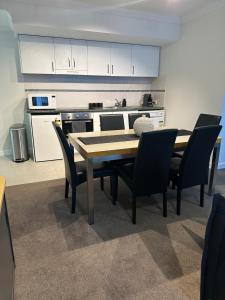 City Lights Retreats - 2 Bedroom, 1 Bathroom