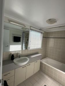 City Lights Retreats - 2 Bedroom, 1 Bathroom