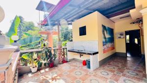 Chateau La Princesa with cozy garden & bar