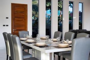 Palm Villa - Spacious 4 Bedrooms with Private Pool