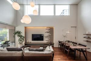 1 minute from Fukuoka Hachimangū Station! Luxury Private Villa Pool, Golf, Sauna