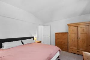 Pet friendly Family home in Shawnigan Lake