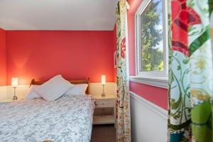 Pet friendly Family home in Shawnigan Lake