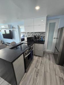 1 bdrm Island Escape with Ocean Views & Family Comfort Condominio Isleta marina