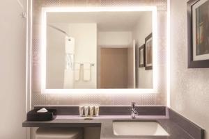 Country Inn & Suites by Radisson, North Little Rock, AR