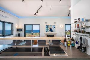 Seafront Villa w Heated Pool-Jacuzzi-Gym-Spa-Games