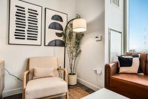 Boulevard Stays Highrise STU Sky Pool Parking Gym 25