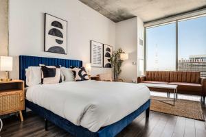 Boulevard Stays Highrise STU Sky Pool Parking Gym 26