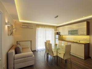 Apartment with Garden View room in Villa Petra