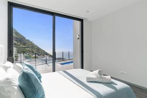 Villa Calheta Charm by Villa Plus