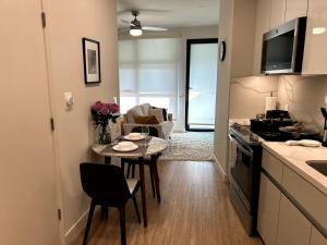 Cozy studio in heart of Santa Monica free parking