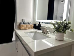 Cozy studio in heart of Santa Monica free parking