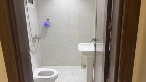 شقق السلام شقة عوائل ثلاث غرف وحمامين وصالة a 2