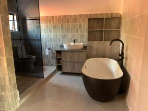 The Nelsons on 99 Smith