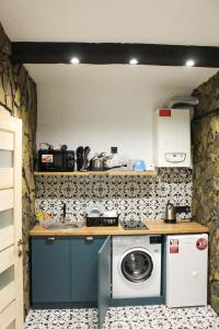 Затишна квартира в центрі з власним двориком