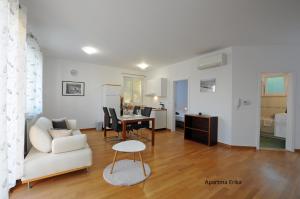 Apartments Erika & Tai