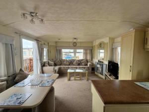 S374 3 bed CARAVAN oN THE GOLDEN PALM PET friendly