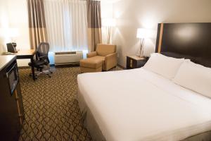 Holiday Inn Express Hotel & Suites Chanhassen by IHG
