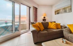 Beach Front Apartment In Oostende With Wifi