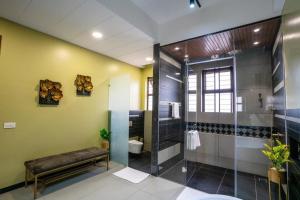 RARE sKY - 5 Bedroom villa with pool