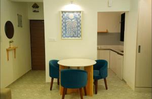 COSY 1BHK With Pool and WiFi Near Beach