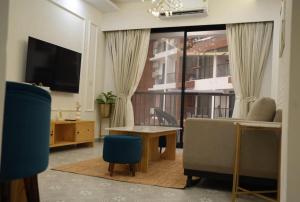 COSY 1BHK With Pool and WiFi Near Beach