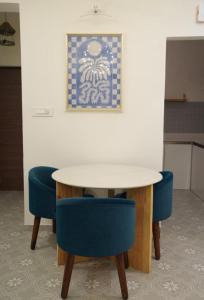 COSY 1BHK With Pool and WiFi Near Beach