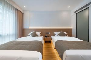 Fenghuang Luming B&B