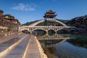 Fenghuang Luming B&B