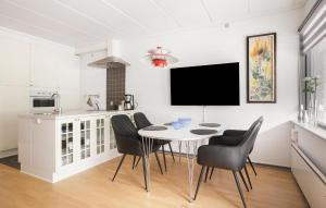 2 Bedroom Nice Apartment In Haderslev