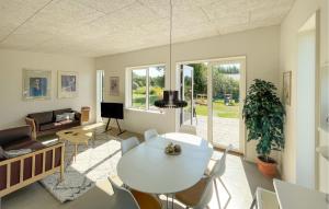 3 Bedroom Amazing Home In Væggerløse