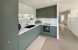 3 Bedroom Amazing Home In Væggerløse