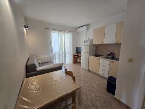 Omiš Duće sandy beach apartments Mare