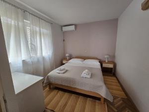 Omiš Duće sandy beach apartments Mare