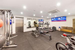 2BR Coastal Luxe Views Pool Parking WiFi Gym