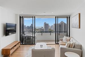 2BR Coastal Luxe Views Pool Parking WiFi Gym