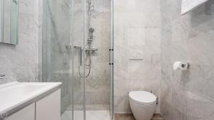 Strategic studio apartment -fully equipped, 5 minutes from Central Station, M2, M3, Airport Shuttle