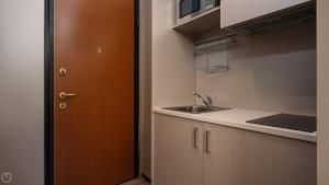 Strategic studio apartment -fully equipped, 5 minutes from Central Station, M2, M3, Airport Shuttle