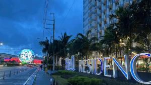 Kathys crib 38sqm with big balcony pool view at Shell Residence