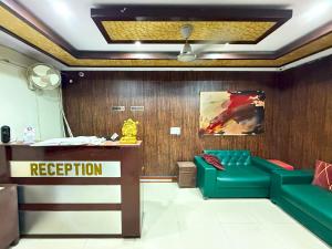 Hotel J Premium - Karol Bagh