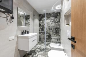 The Seaview Jacuzzi Suite by PS