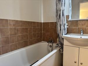 HYE680-A26 HYERES T3 REZ DE JARDIN 4 personnes