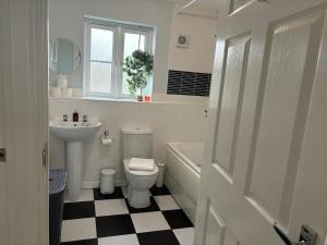 Spacious Coach house - Pet Friendly - Close to sea